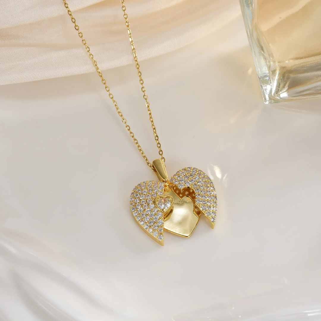 Collier Médaillon Cœur Ouvrable et Personnalisable – Pavé de Strass Éclatants - Image 4