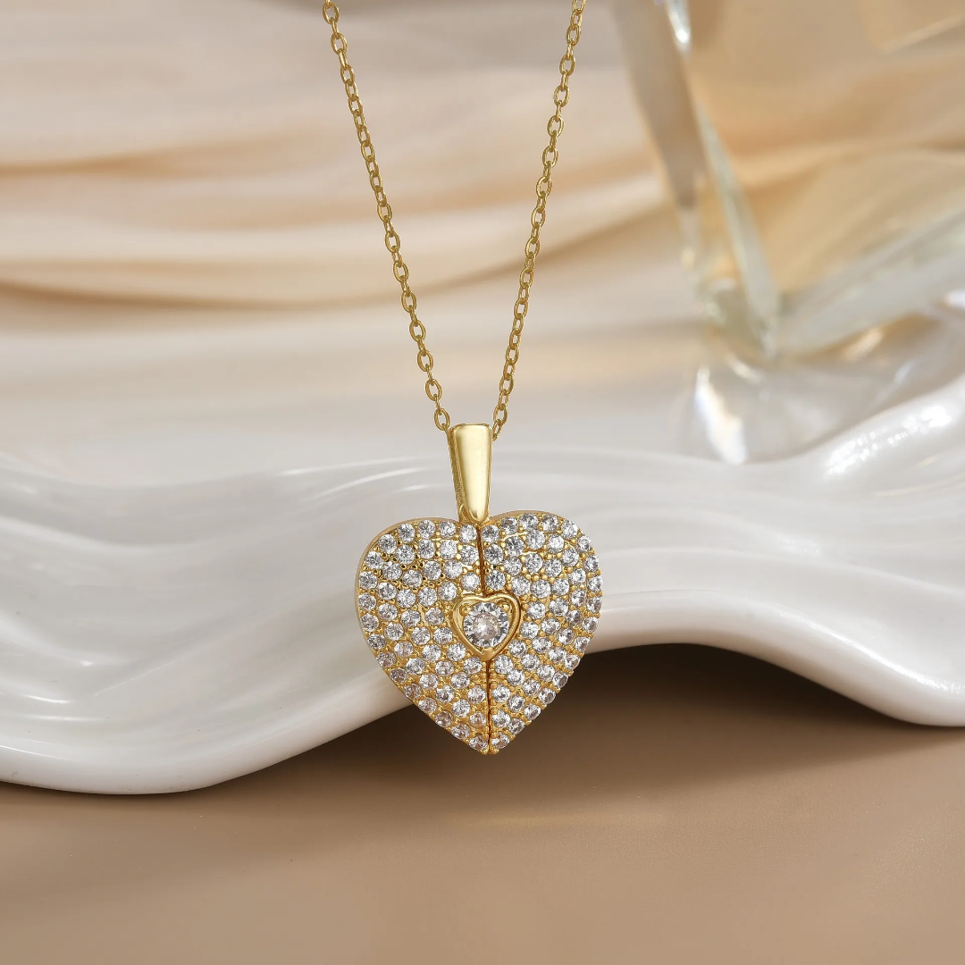 Collier Médaillon Cœur Ouvrable et Personnalisable – Pavé de Strass Éclatants - Image 3